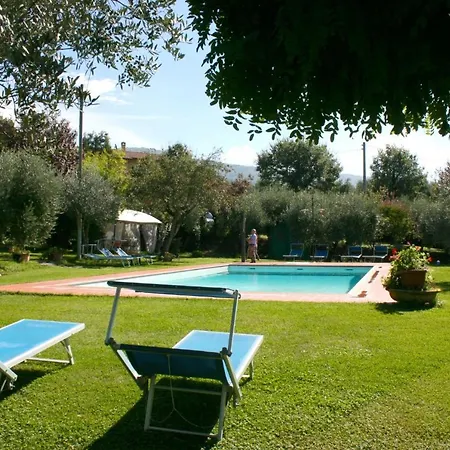 Scanizza Sleeps 4 Pool Wifi Apartment *
